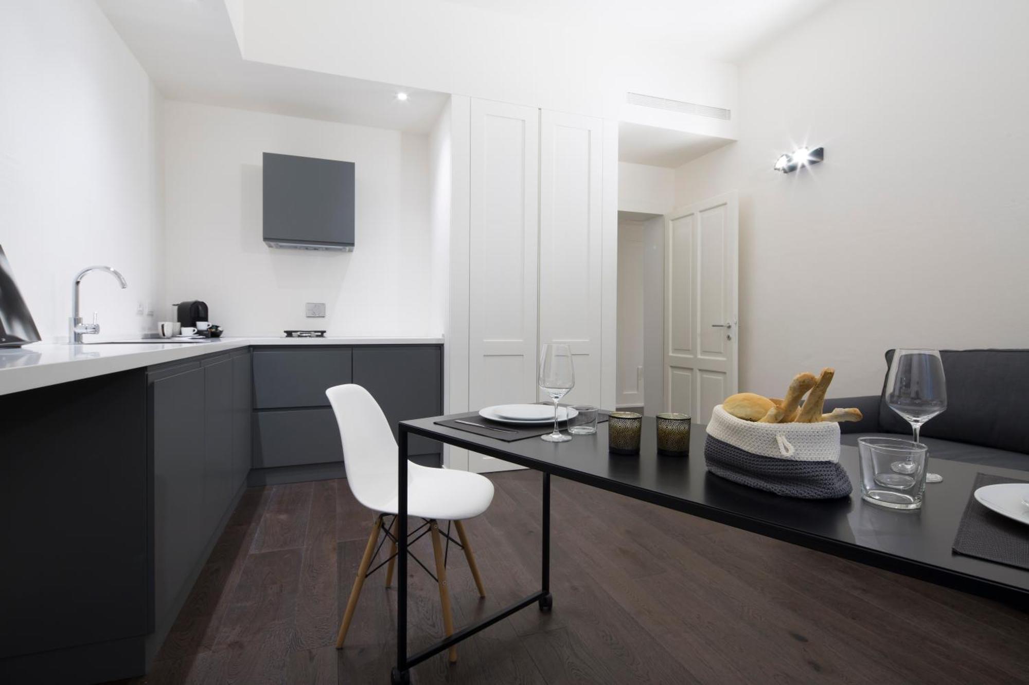 Emilia Suite Express Modena Rum bild